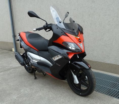 aprilia_sr_max_300_7_.jpg
